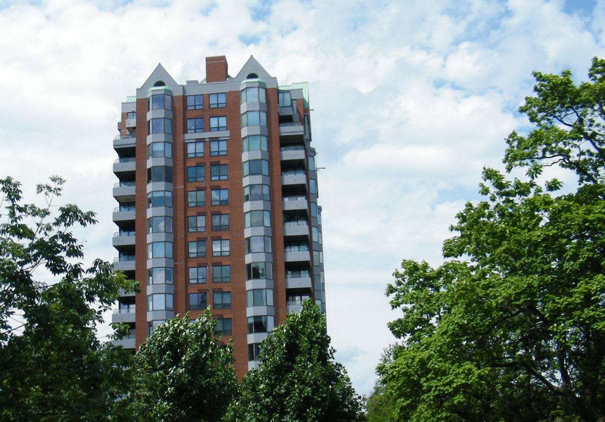 2121 Alpine Pl