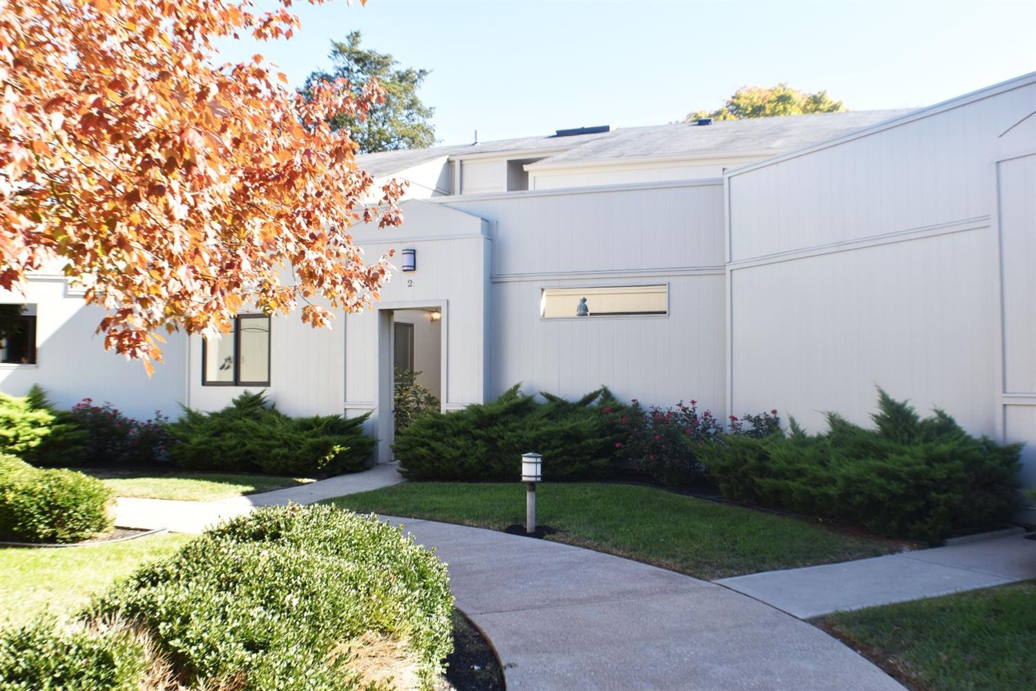 2 Chestnut Hill Dr