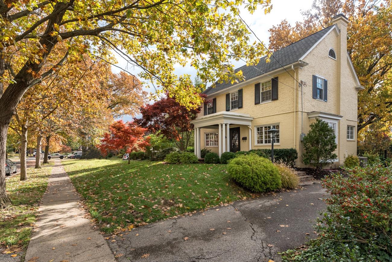 3832 Broadview Dr