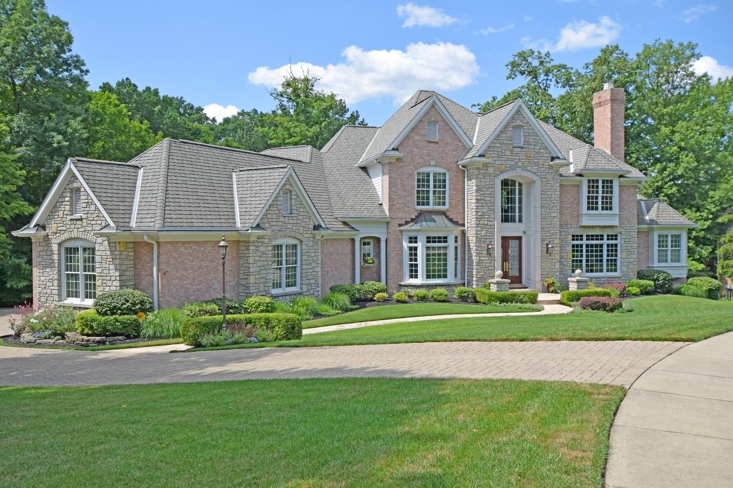 957 Sanctuary Ln Hamilton Twp OH
