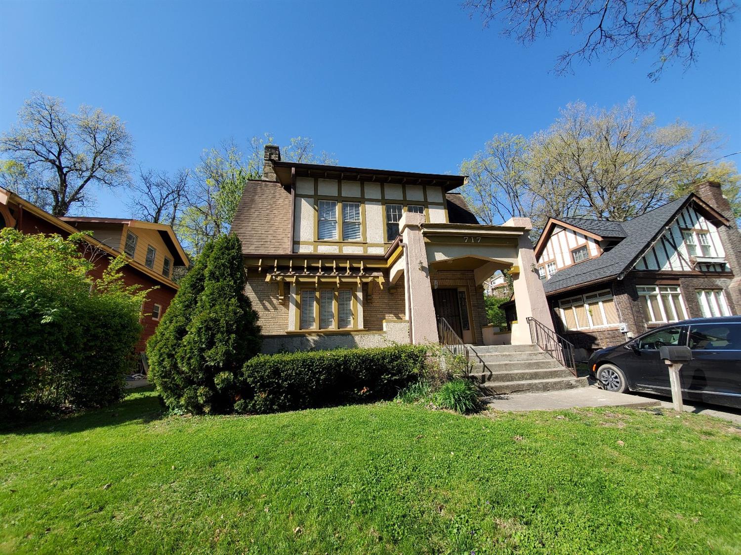 717 E Mitchell Ave Cincinnati OH