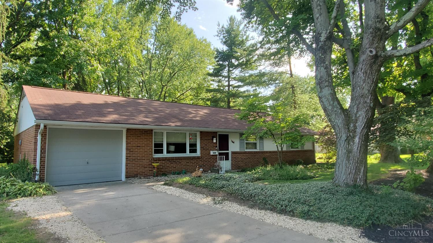 Photo of 184 Monarch RD, Dayton, OH 45458