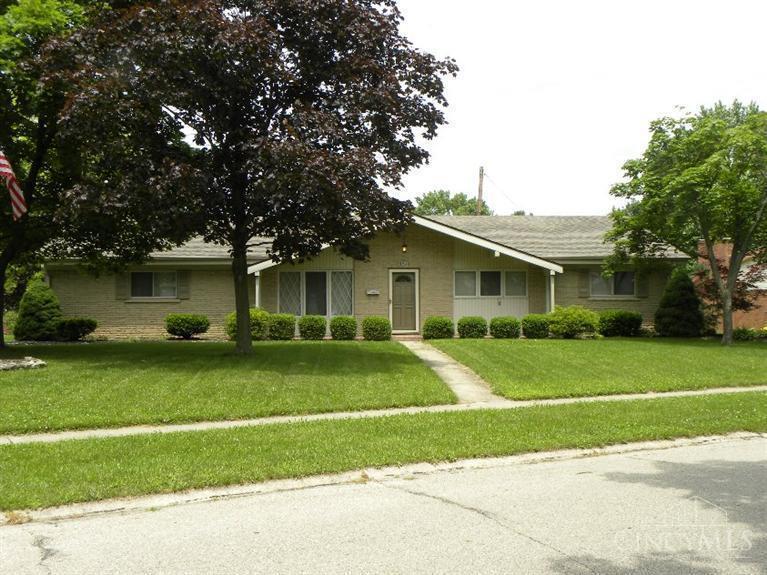 Photo of 4541 Parklawn Dr, Kettering, OH 45440