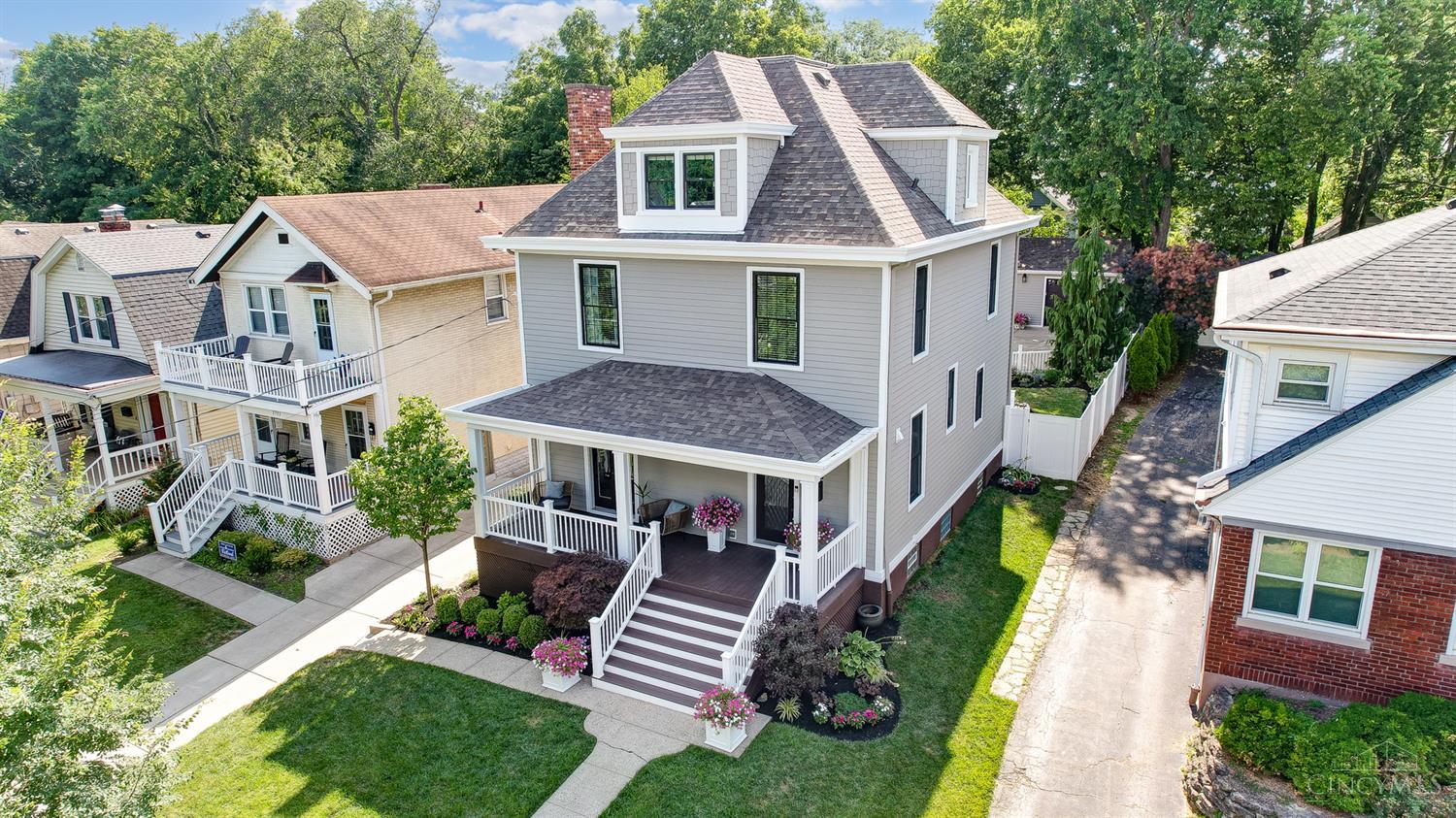 Photo of 3735 Drakewood DR, Cincinnati, OH 45209