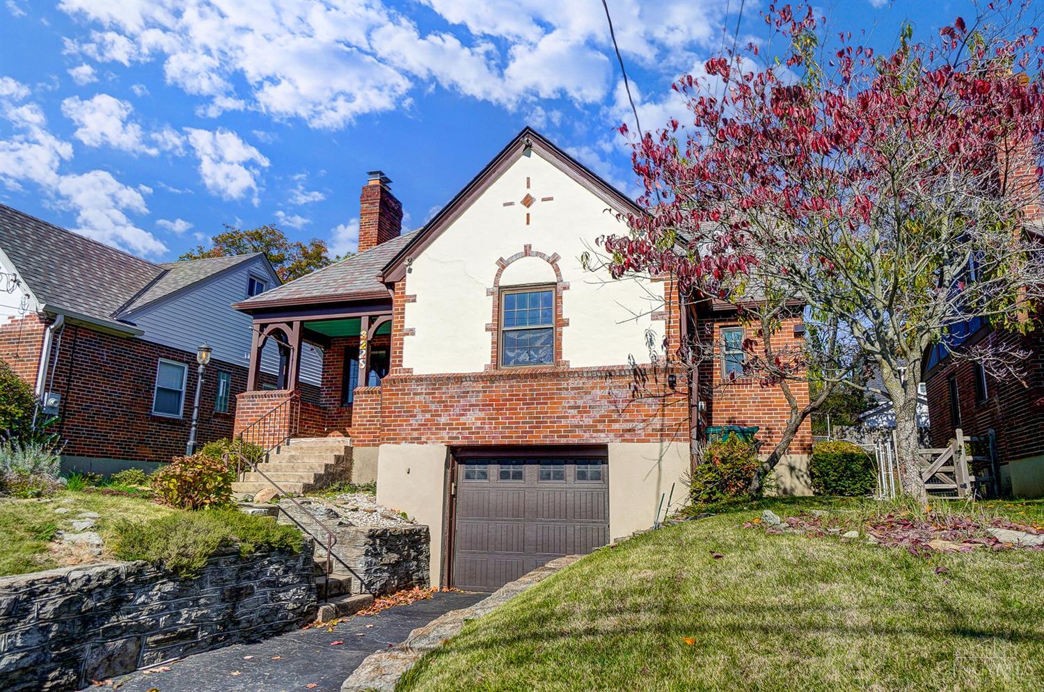 Photo of 3228 Ashwood DR, Cincinnati, OH 45213