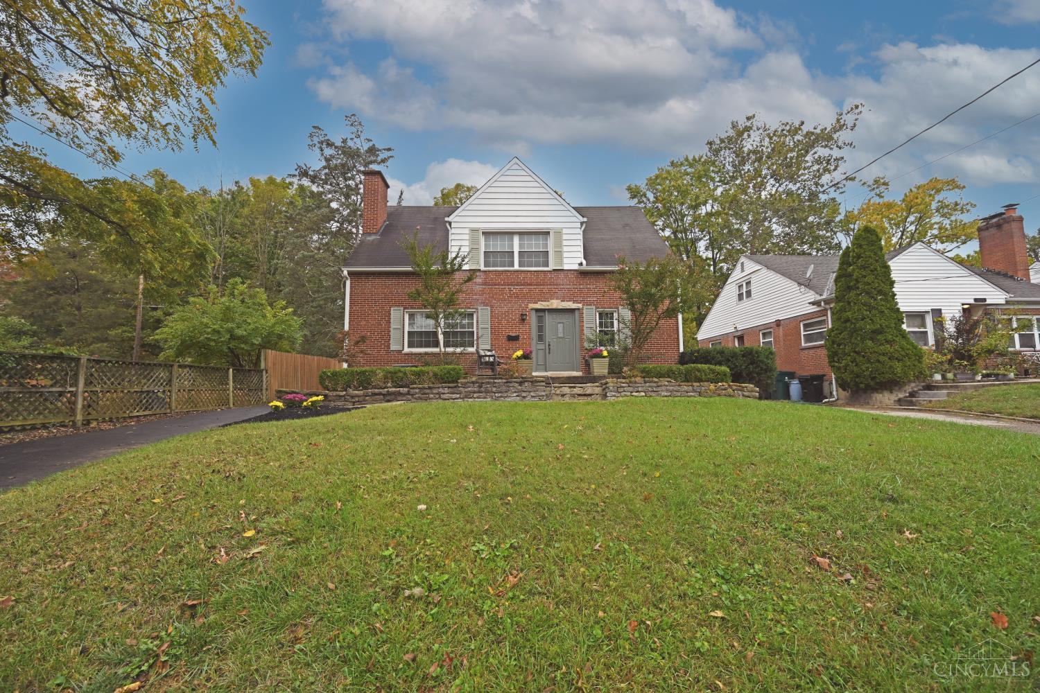 Photo of 1615 Beacon ST, Cincinnati, OH 45230
