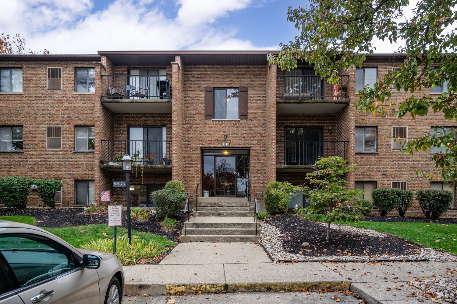 Photo of 5433 Bluesky DR 12, Cincinnati, OH 45247