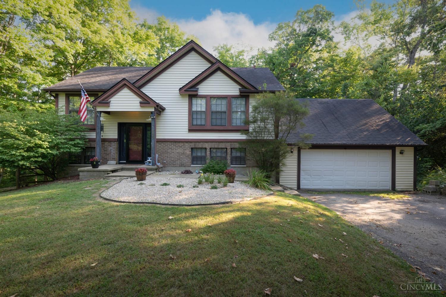 Photo of 565 Williamsburg Ct, Union Twp, OH 45244