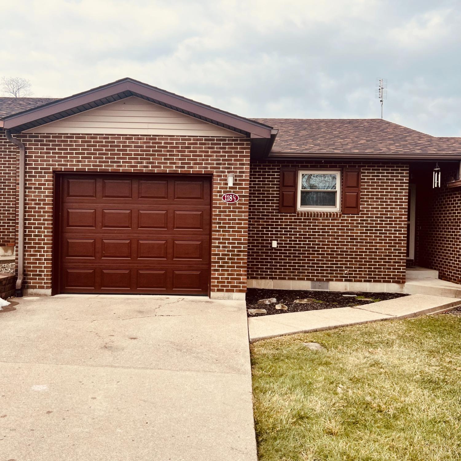 Photo of 118 Springlake Ave middl, Hillsboro, OH 45133