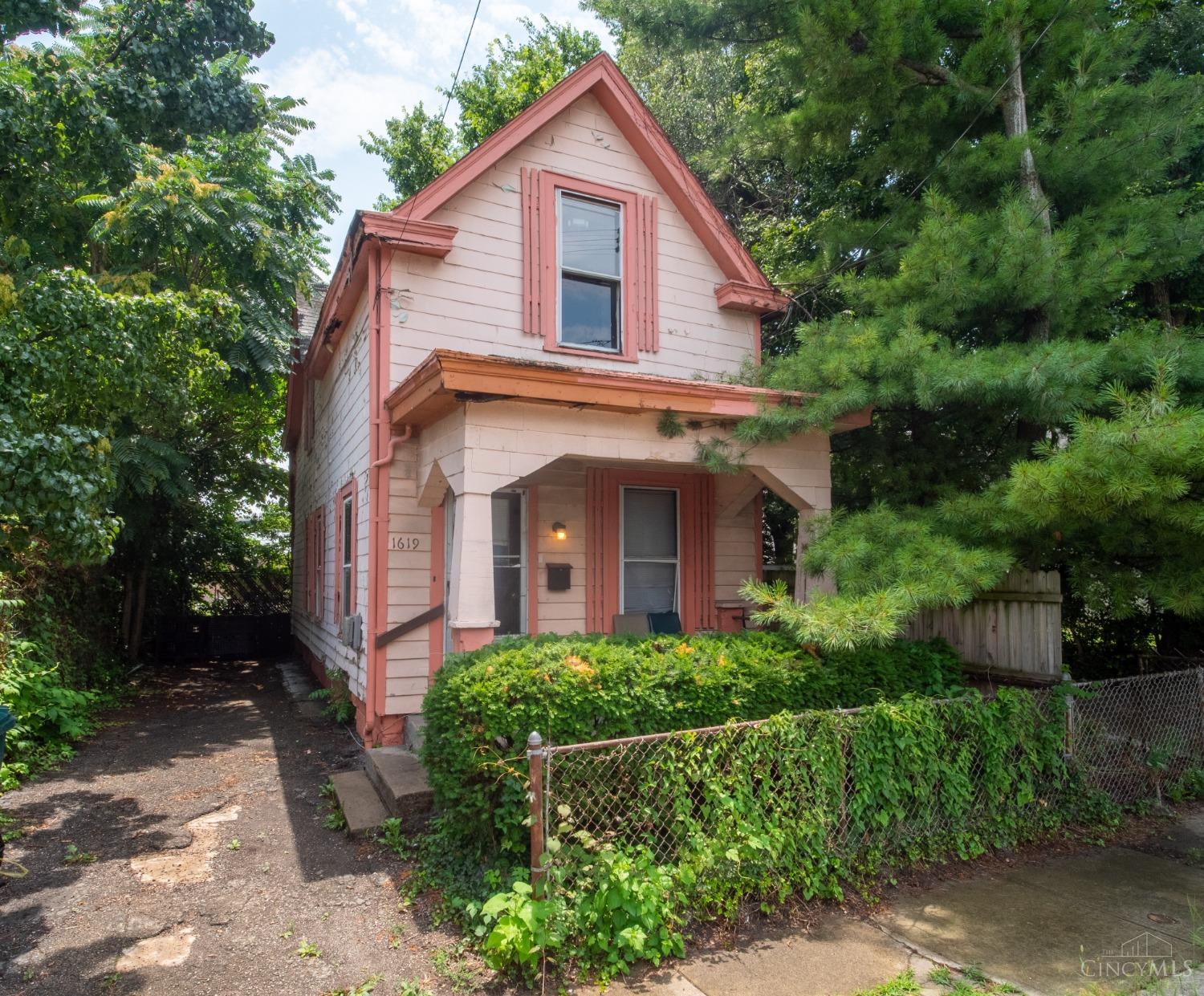 Photo of 1619 Burgoyne St, Cincinnati, OH 45223