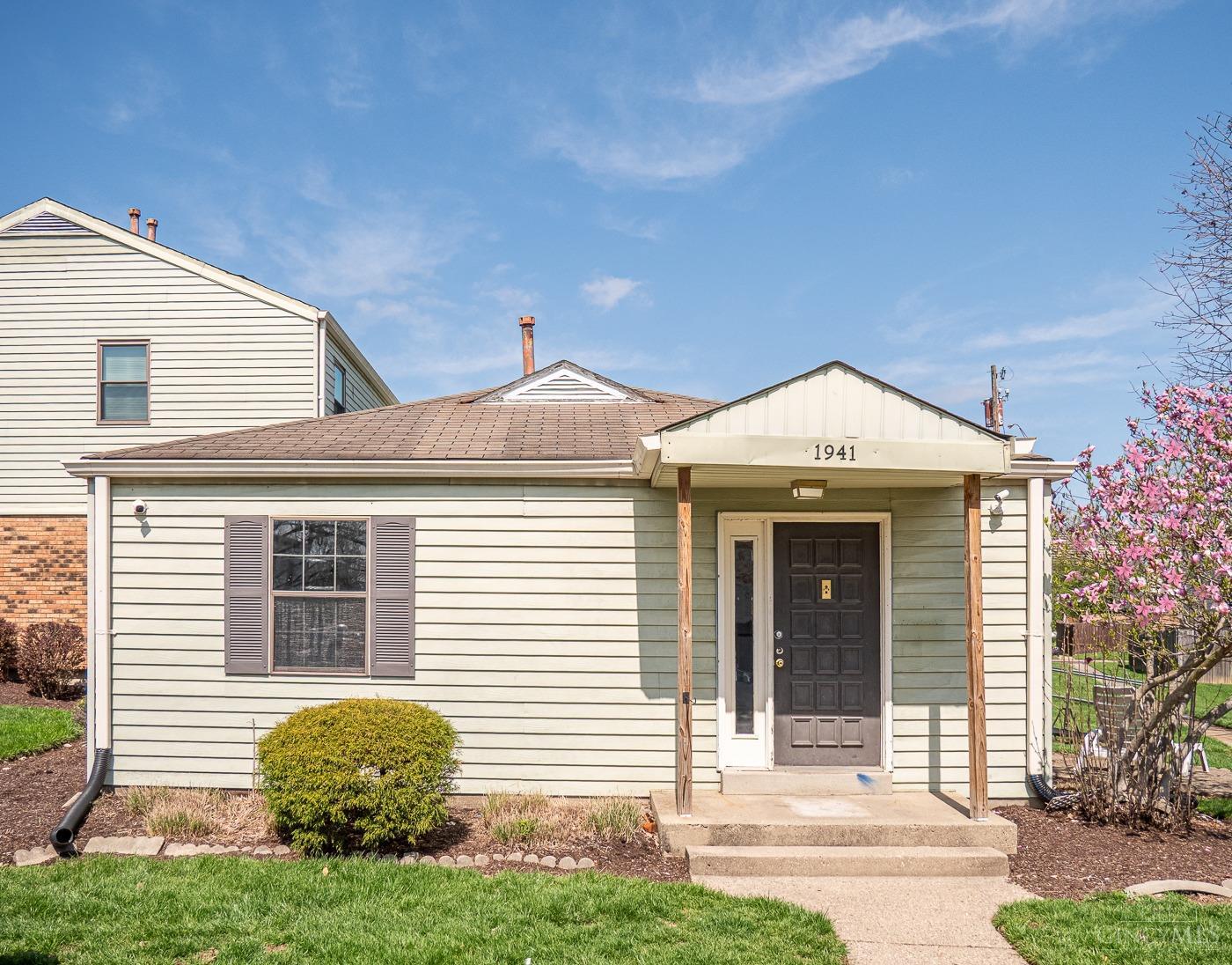 Photo of 1941 Chaucer Dr, Sycamore Twp, OH 45237