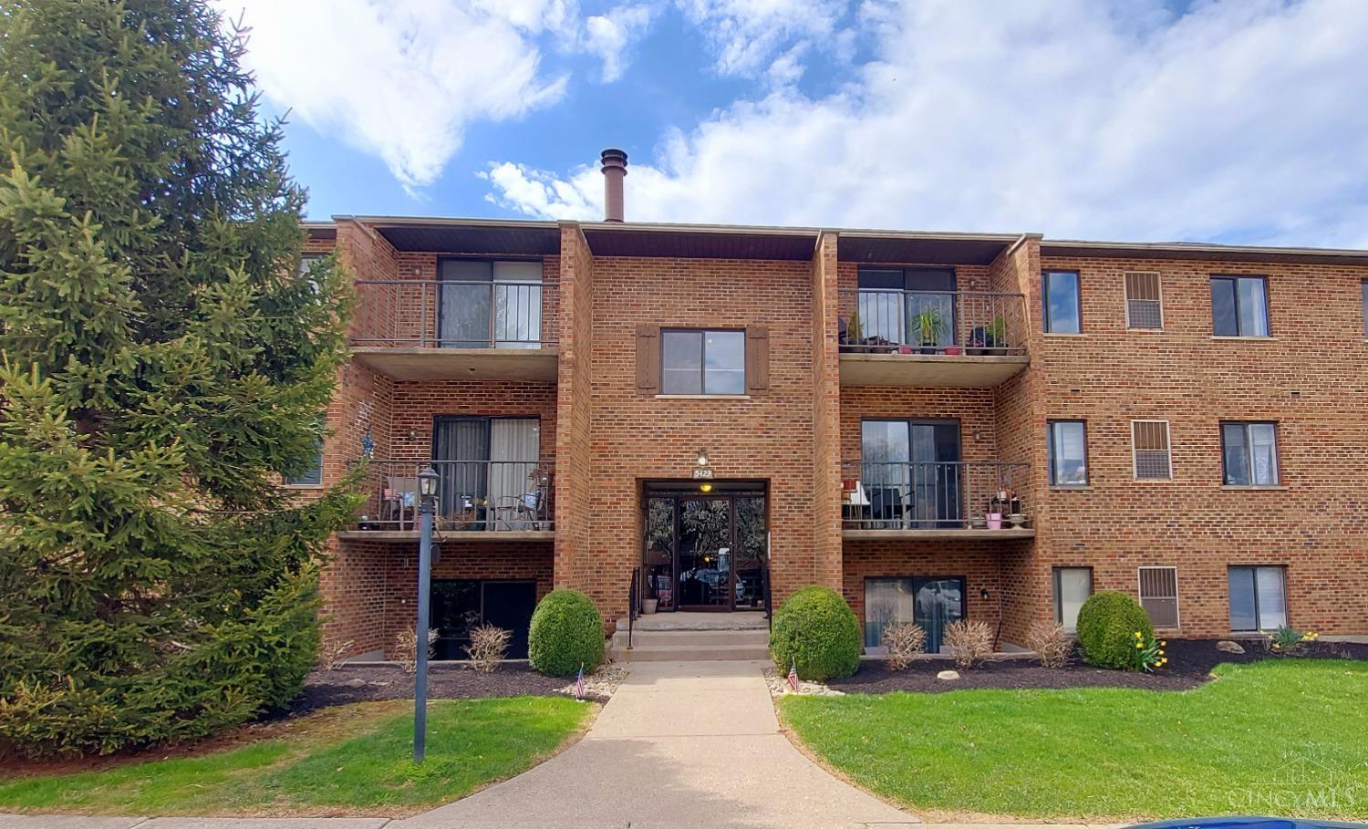 Photo of 5423 Bluesky Dr 10, Green Twp, OH 45247