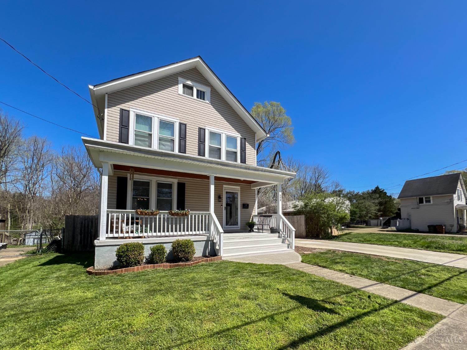 Photo of 608 Park Ave, Loveland, OH 45140