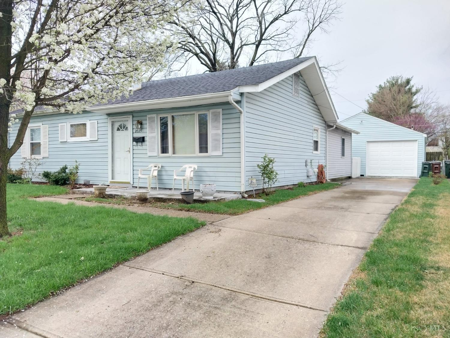Photo of 2025 Colton Dr, Kettering, OH 45439