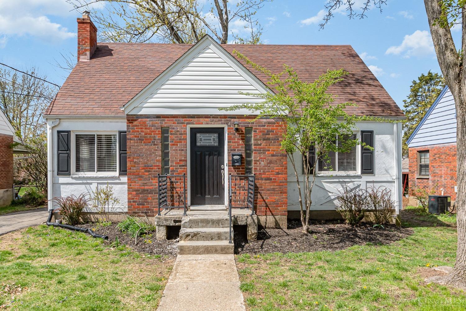 Photo of 1251 Ayershire Ave, Cincinnati, OH 45230