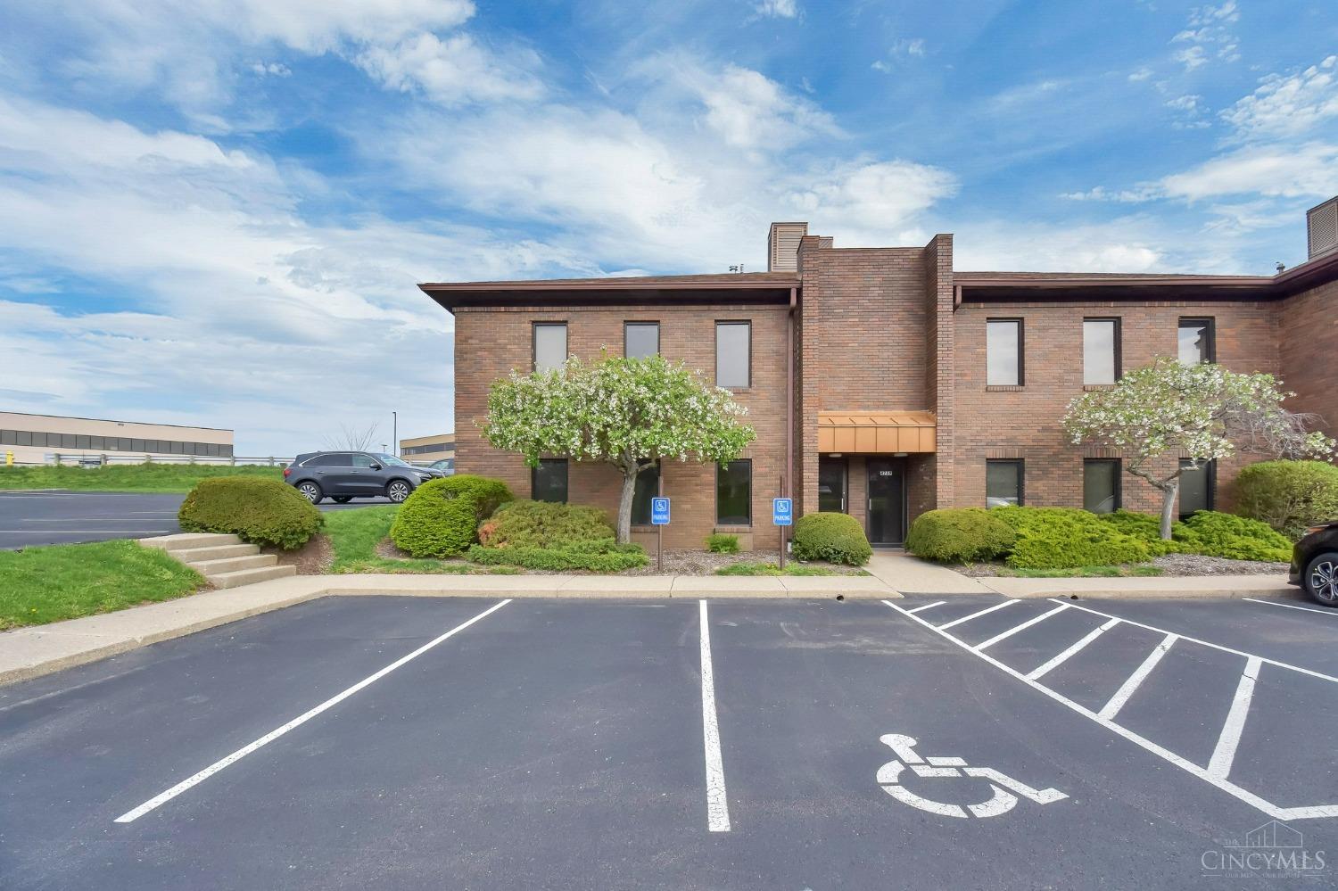 Photo of 4759 Cornell Rd 4D, Blue Ash, OH 45241
