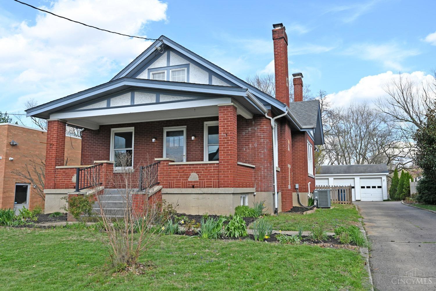 Photo of 5674 Kenwood Rd, Madeira, OH 45227