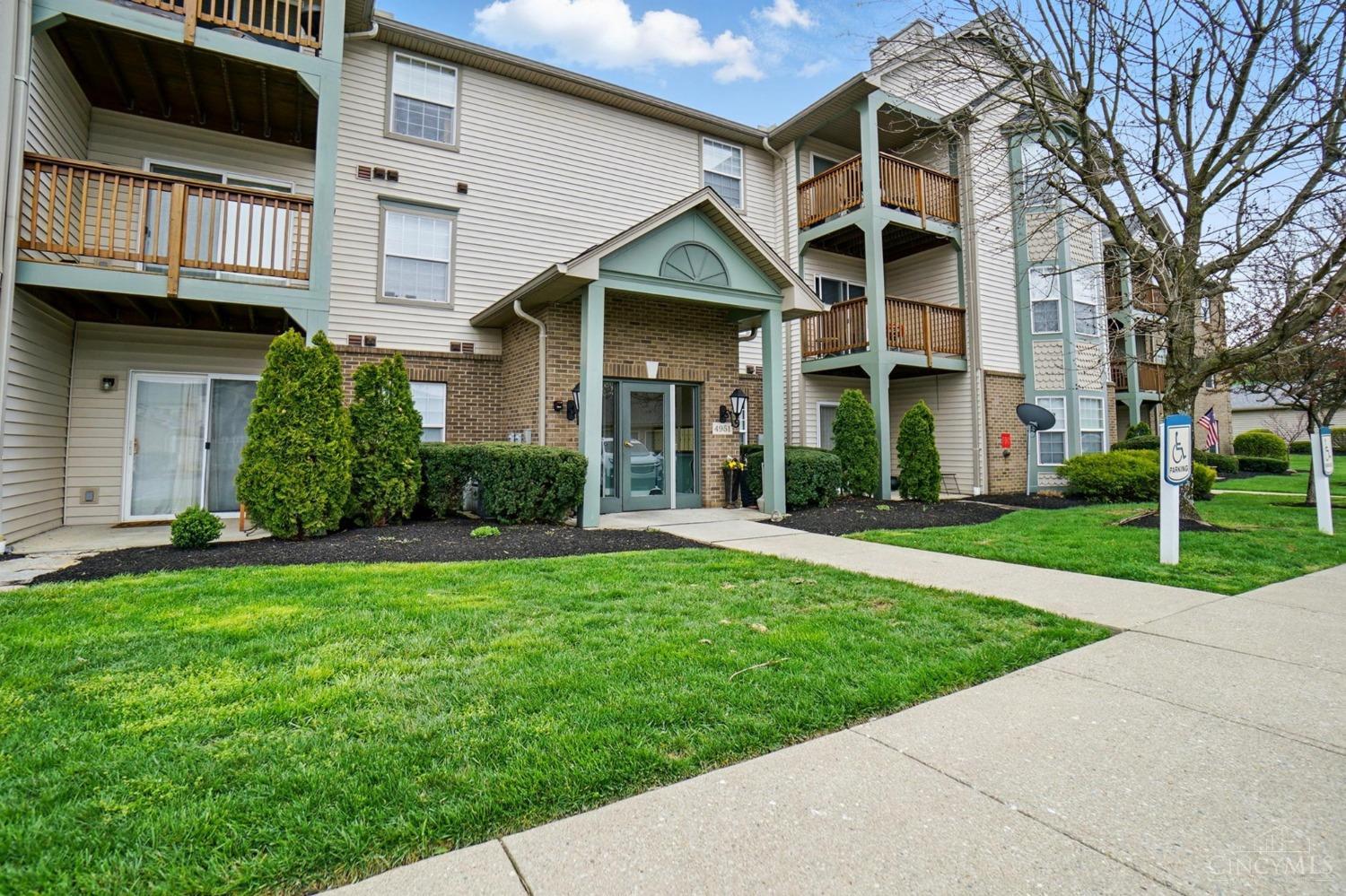 Photo of 4951 N Arbor Woods Ct 302, Cincinnati, OH 45248