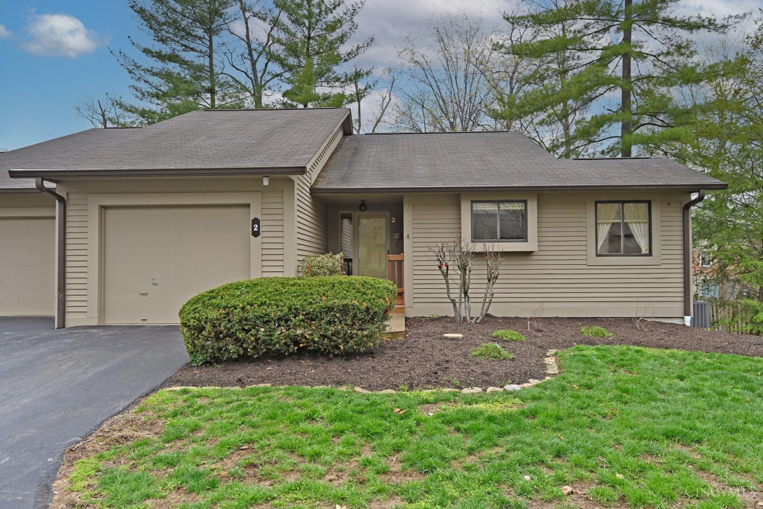 Photo of 2 Big Oak Ln, Milford, OH 45150