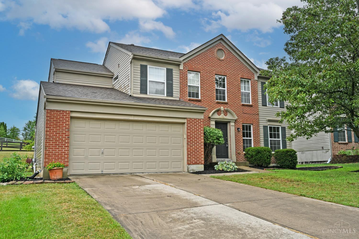 Photo of 6911 Ruwes Oak Dr, Green Twp, OH 45248