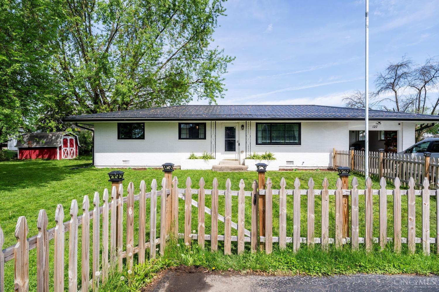 Photo of 127 S College St, Sabina, OH 45169