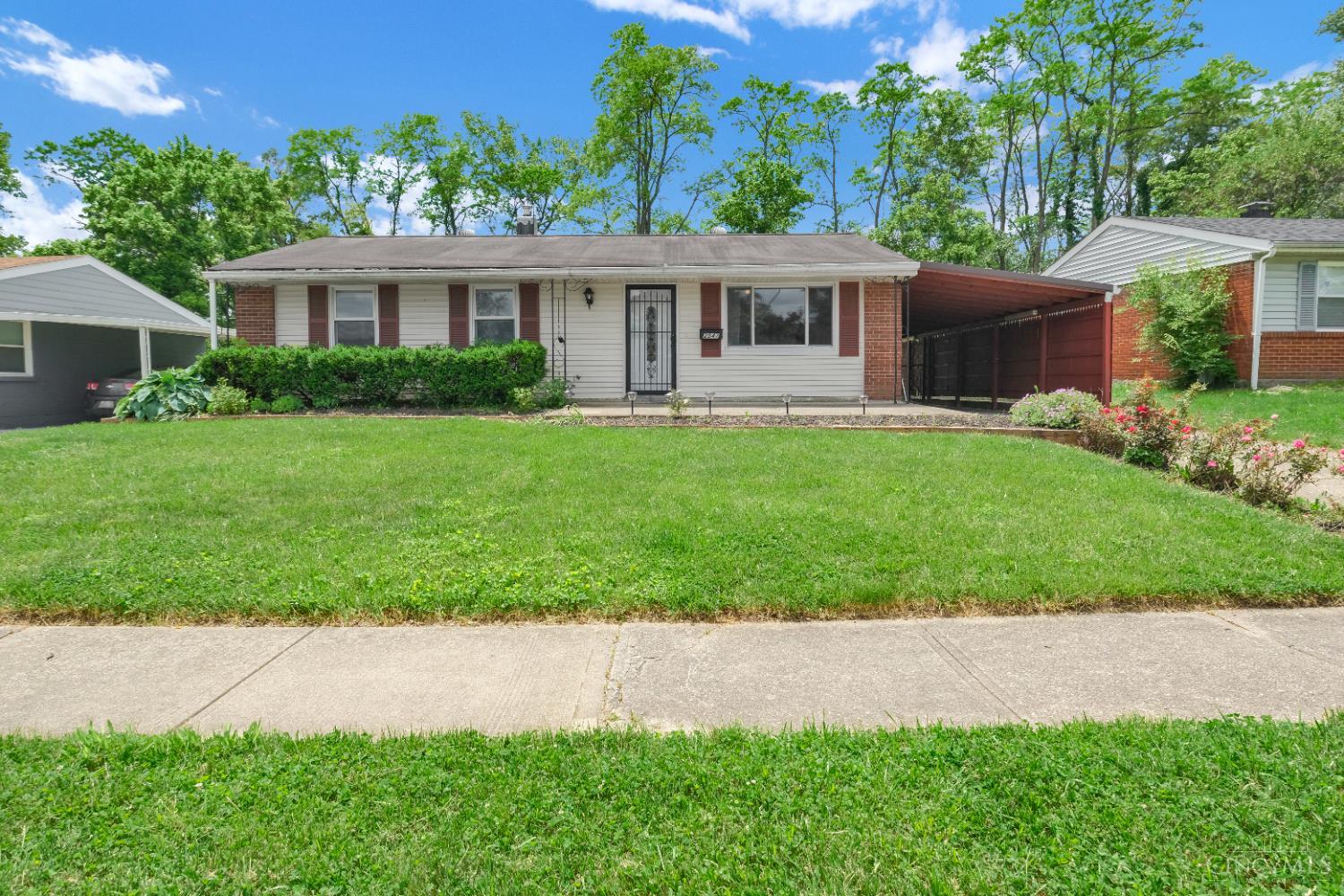Photo of 2047 Bluehill Dr, Springfield Twp., OH 45240