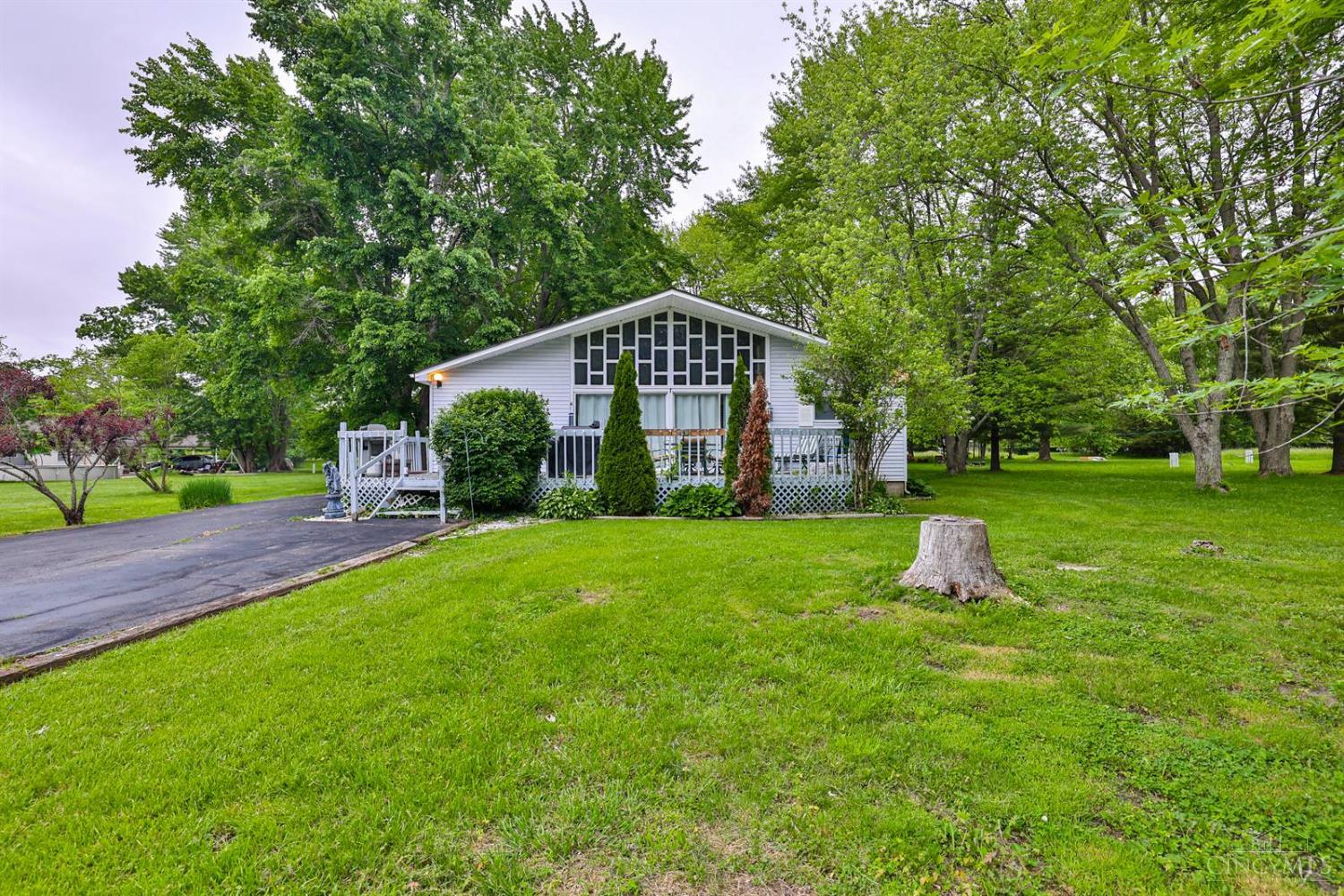 Photo of 627 Manheim Dr, Perry Twp, OH 45118