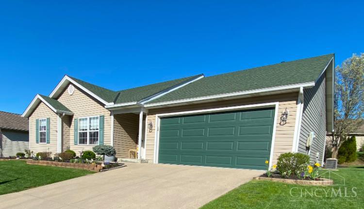 Photo of 65 W Persimmon Dr, Hamilton, OH 45013