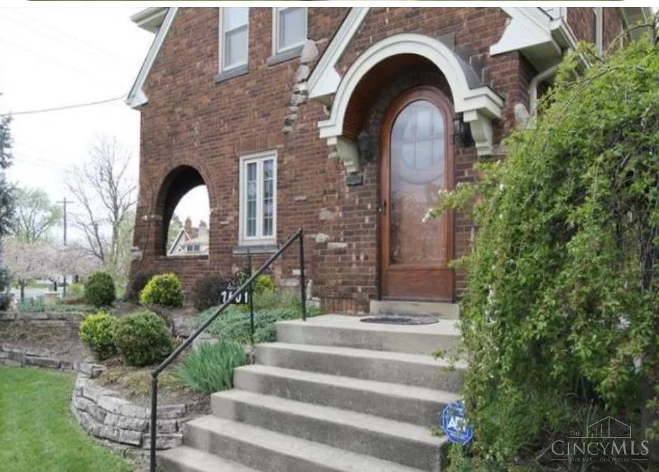 Photo of 7601 Fairpark Ave, Cincinnati, OH 45216