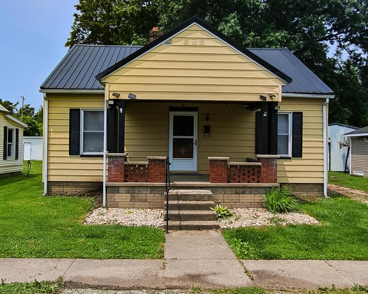 Photo of 207 W Seventh St, Manchester Twp, OH 45144