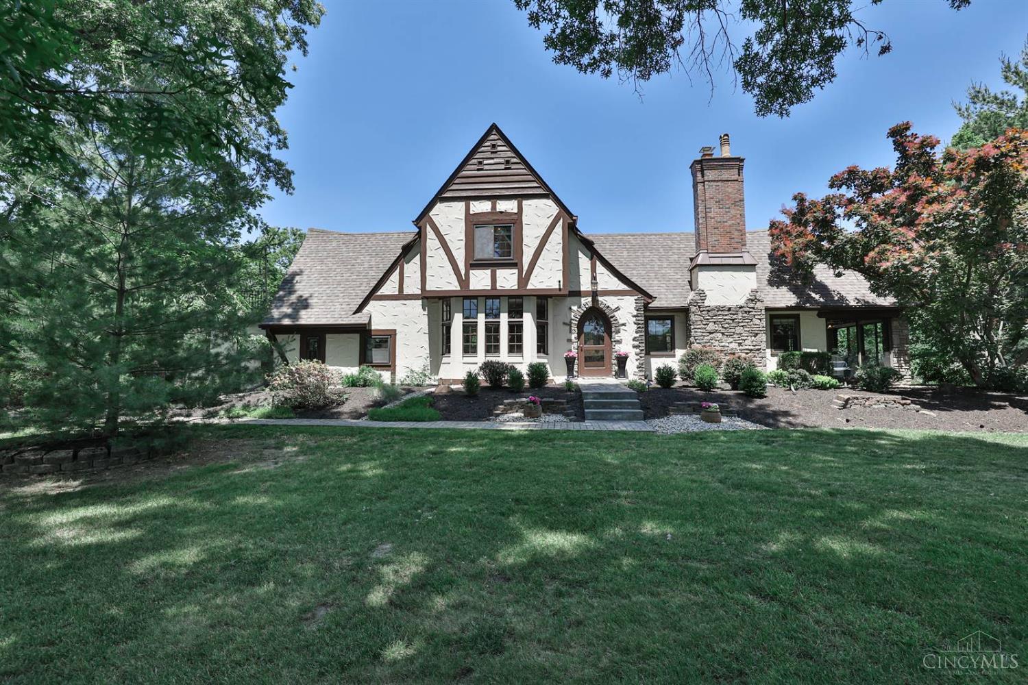 Photo of 2896 E Galbraith Rd, Amberley, OH 45237