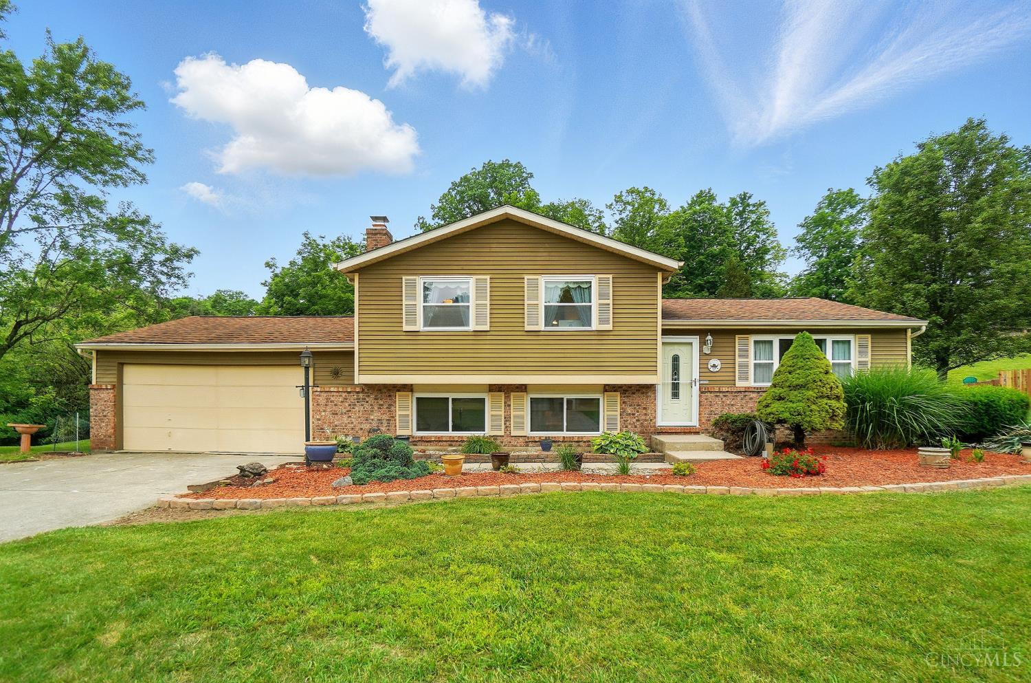Photo of 5605 Bluepine Dr, Cincinnati, OH 45247