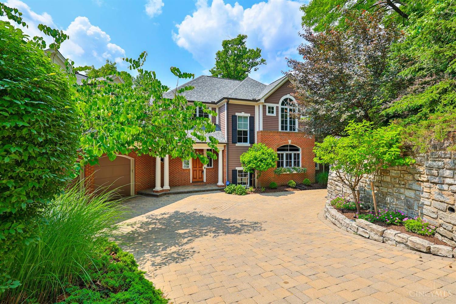 Photo of 680 Spring Hill Ln, Cincinnati, OH 45226