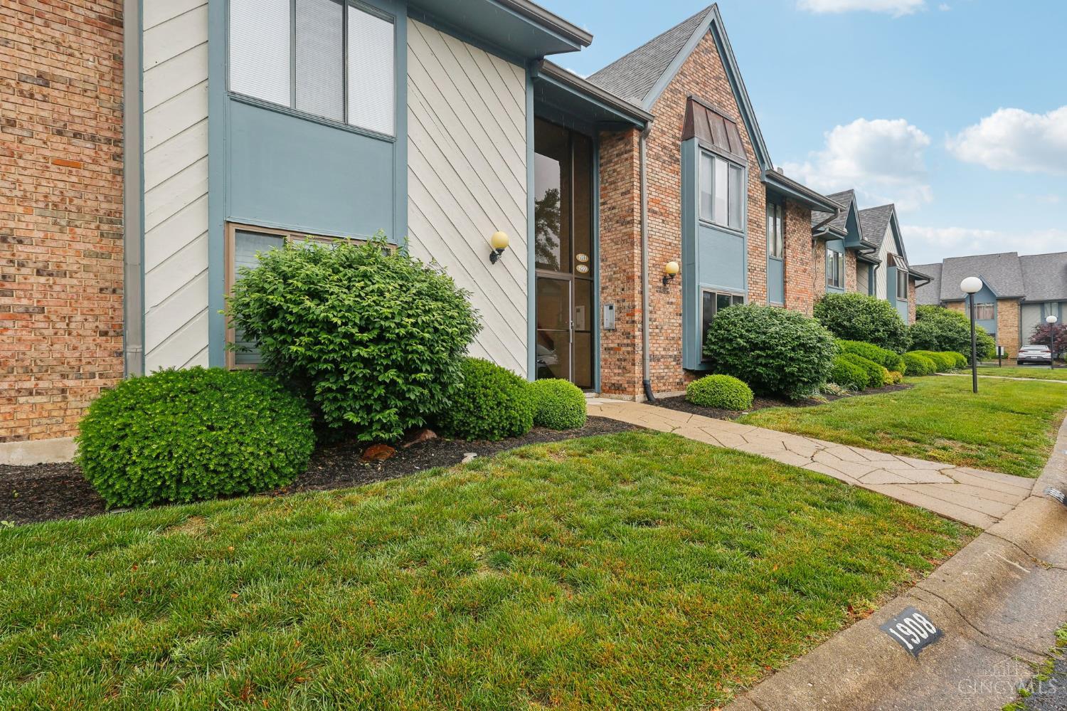Photo of 1909 Washington North Drive, Washington Twp, OH 45458