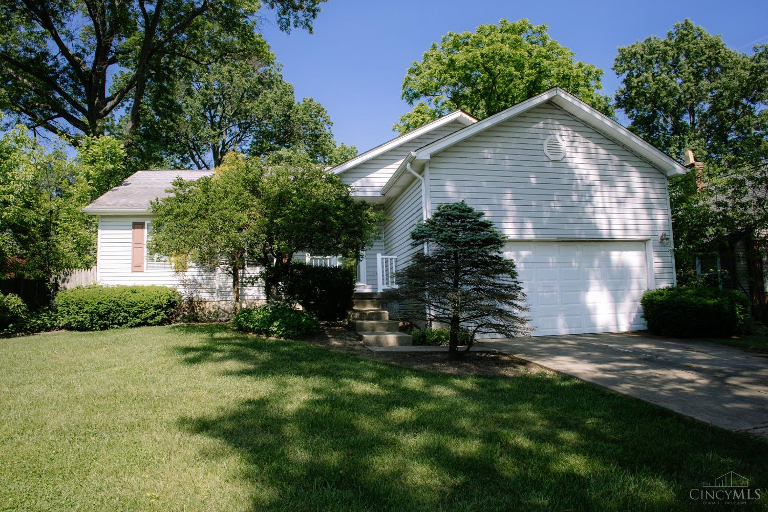 Photo of 65 Damon Rd, Greenhills, OH 45218