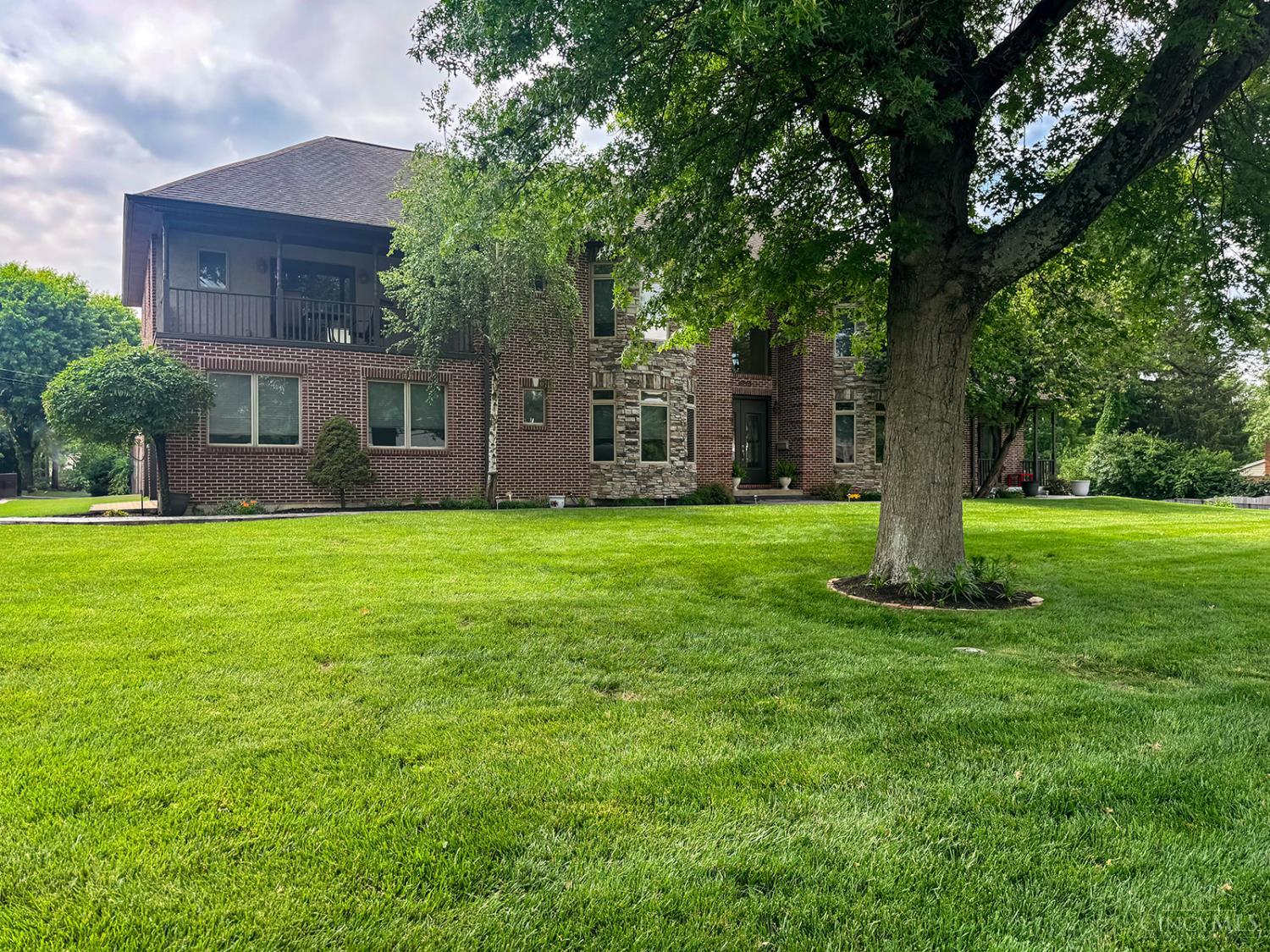 Photo of 9775 Delray Dr, Montgomery, OH 45242
