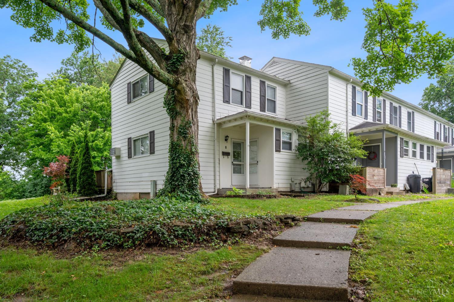 Photo of 1 Dewitt St, Greenhills, OH 45218