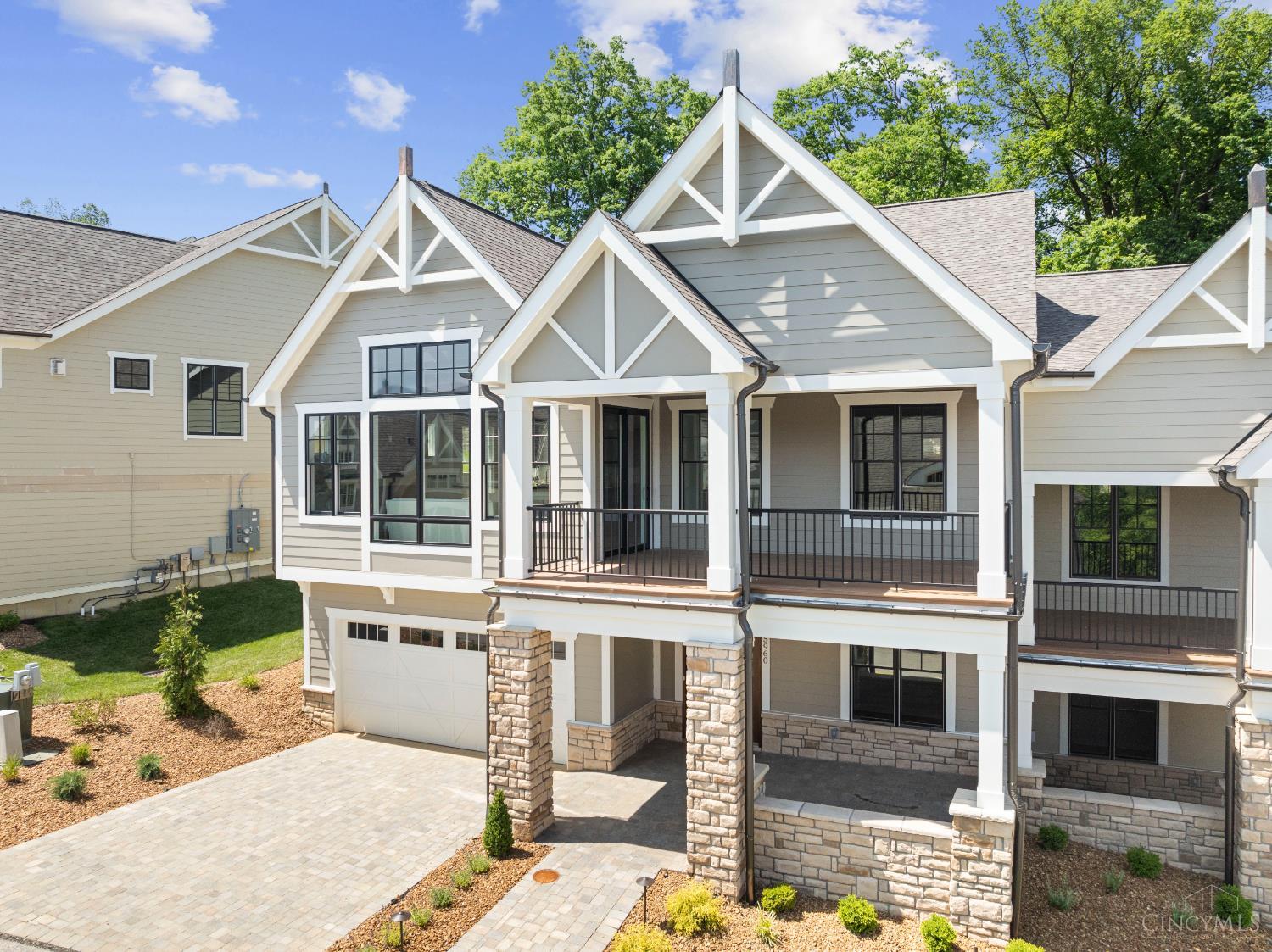 Photo of 5960 Woodland Ln, Columbia Twp, OH 45227