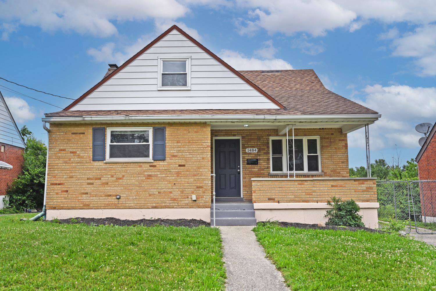 Photo of 1484 Foxwood Dr, North College Hill, OH 45231