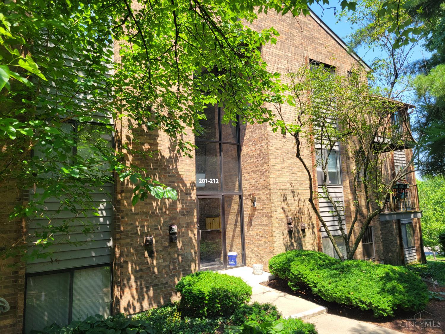 Photo of 1544 W Galbraith Rd 211, North College Hill, OH 45231