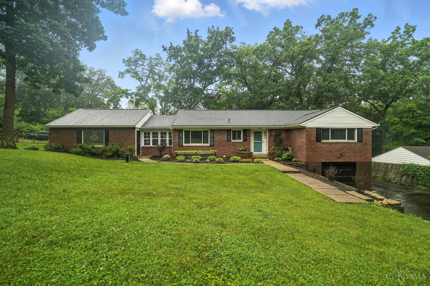 Photo of 945 Oakland Dr, Beavercreek Twp, OH 45434