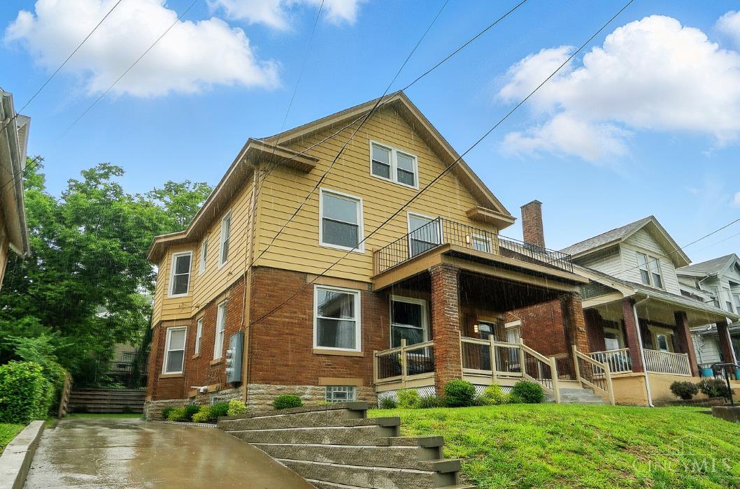 Photo of 2111 Burnet Ave, Cincinnati, OH 45219