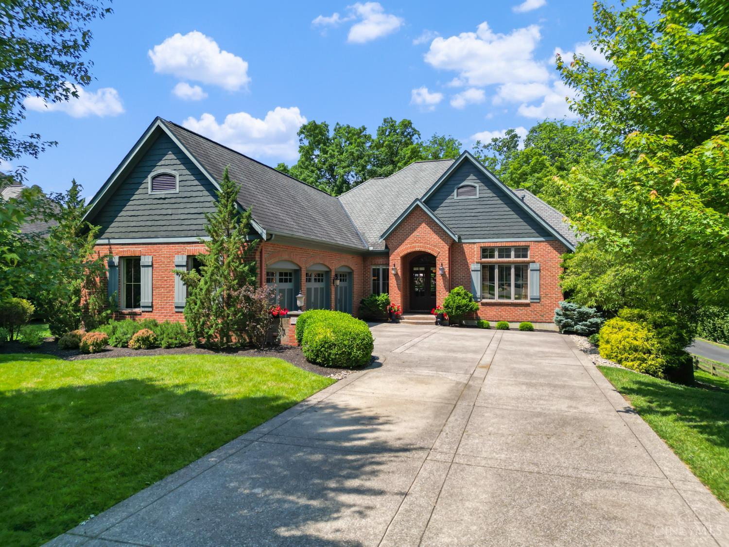 Photo of 10601 Deerfield Rd, Montgomery, OH 45242