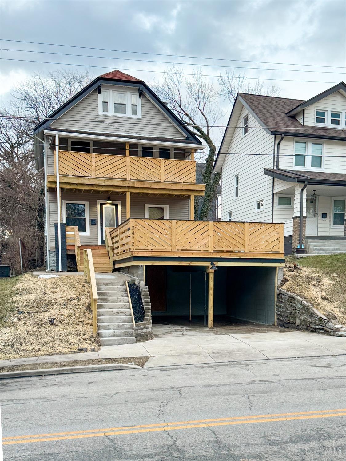 Photo of 3472 Woodburn Ave, Cincinnati, OH 45207