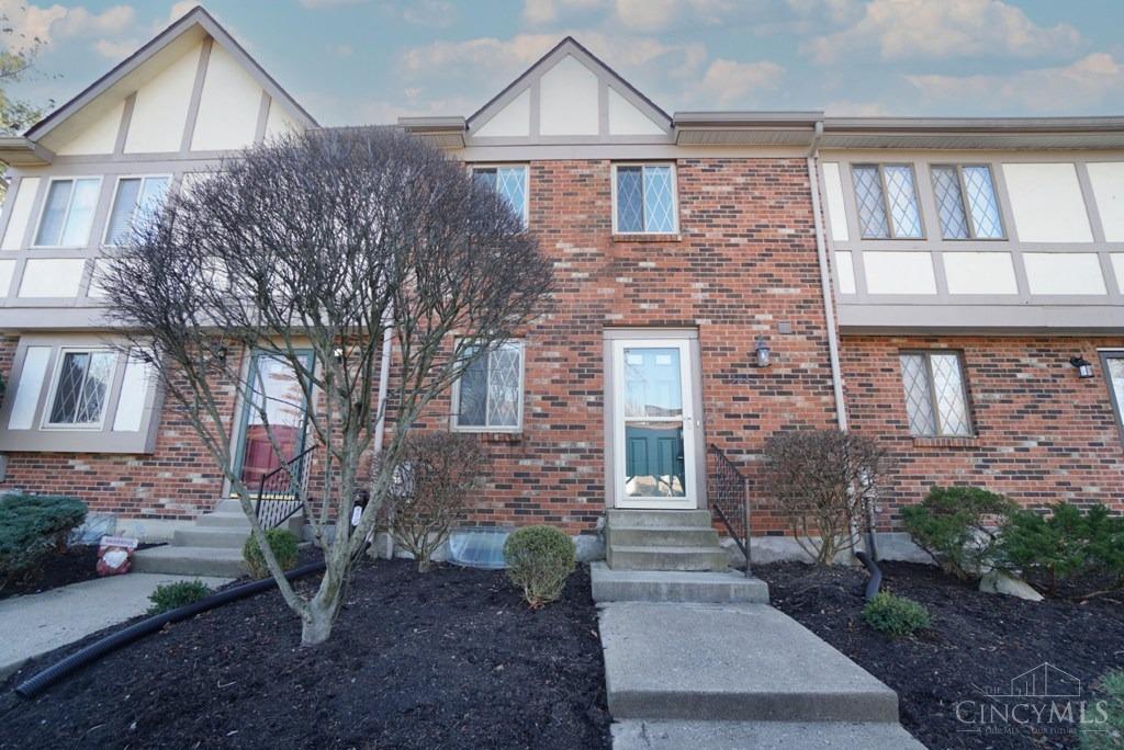 Photo of 304 Bainbridge Ct, Mason, OH 45040
