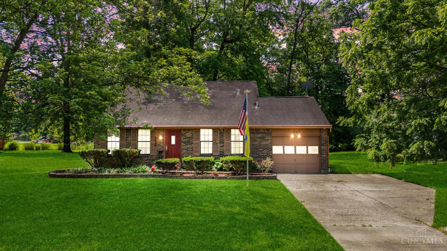 Photo of 1249 Deblin Dr, Miami Twp, OH 45150