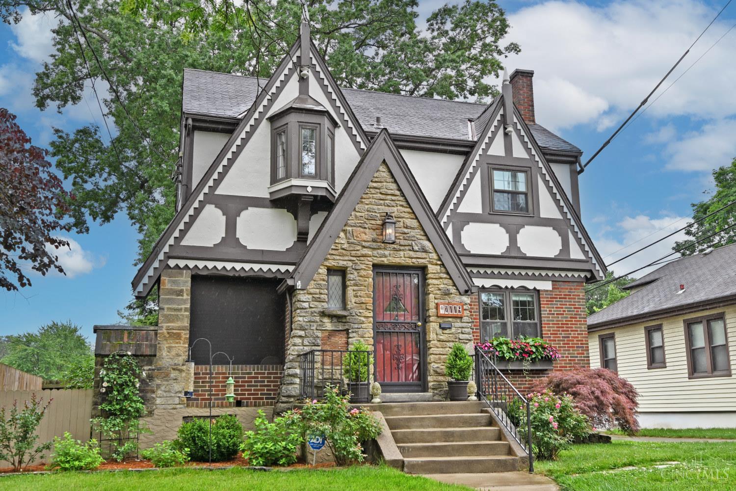 Photo of 2779 Markbreit Ave, Cincinnati, OH 45209