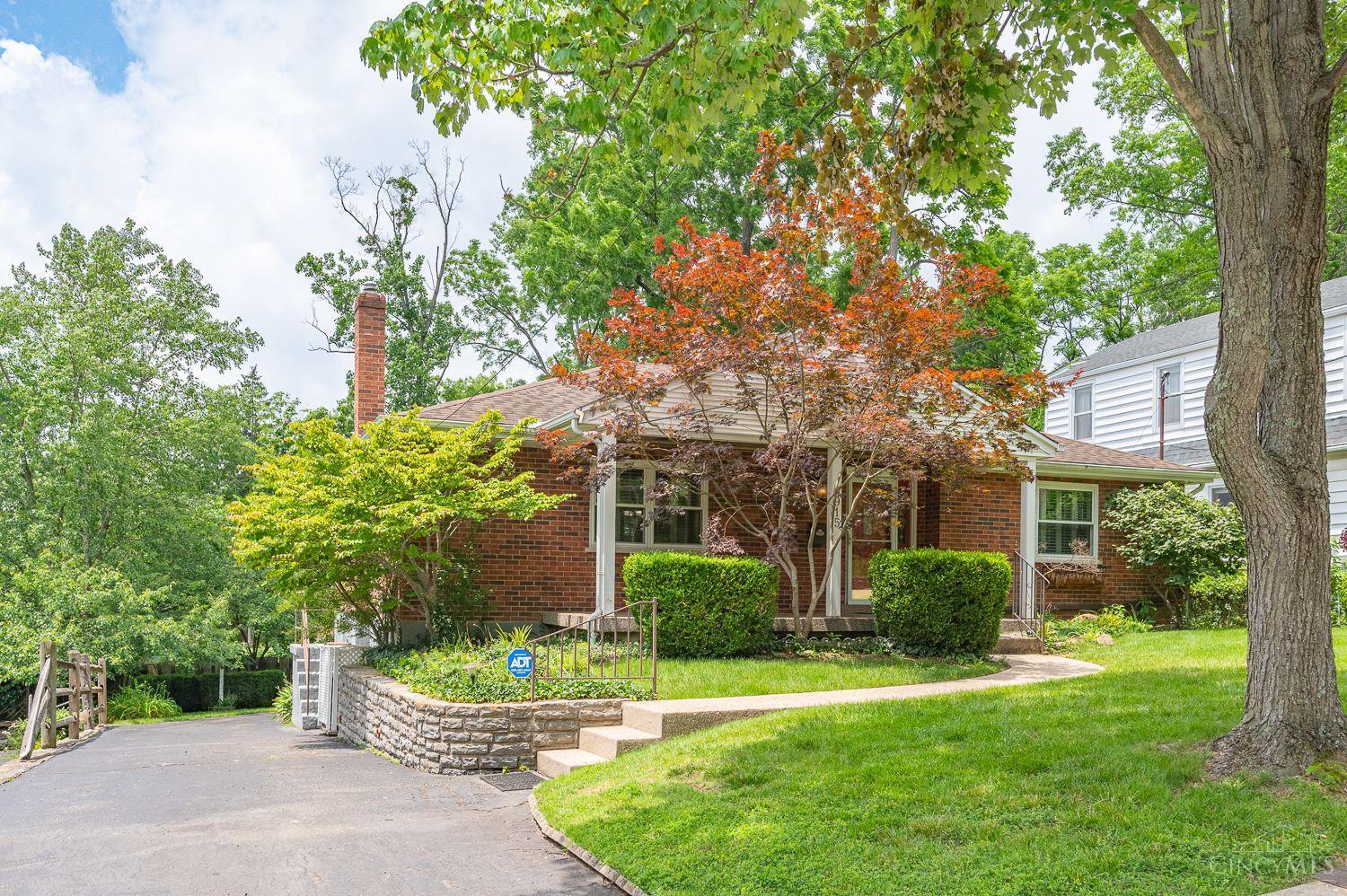 Photo of 3915 Petoskey Ave, Mariemont, OH 45227