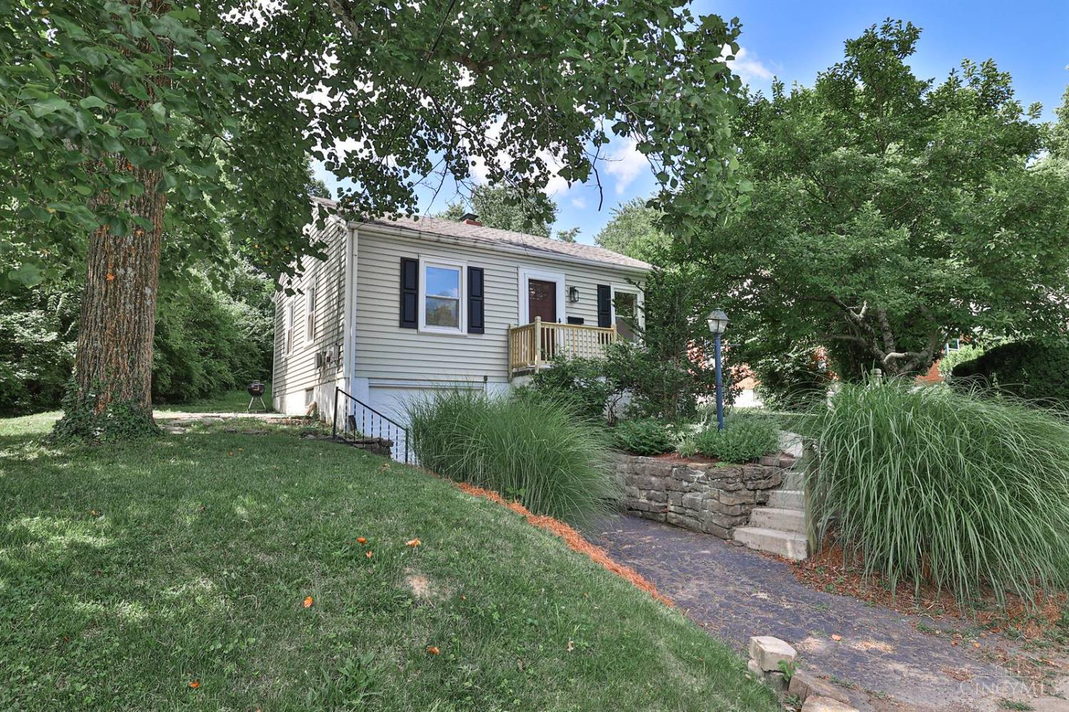 Photo of 353 Durrell Ave, Wyoming, OH 45215