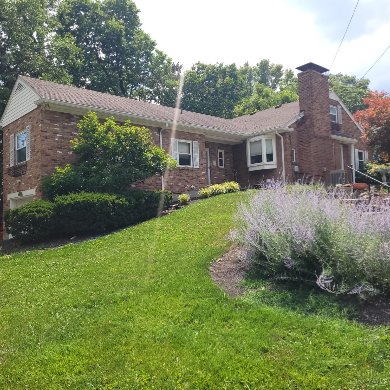 Photo of 7027 Glenellyn Dr, Sycamore Twp, OH 45236